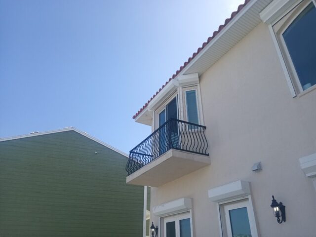 Custom fabrication and installation of home stair hand rail. Black powder coated aluminum. Shonefelt Welding and Fabrication in Clearwater Florida